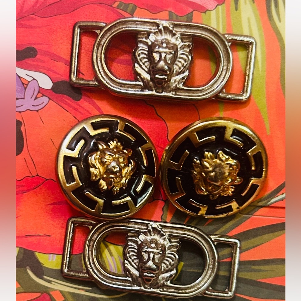 Versace lot 4 vintage buttons clasps